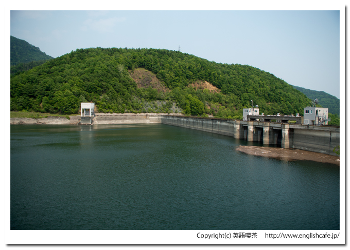 糠平ダム、場所を変えてダム堤体（北海道上士幌町）