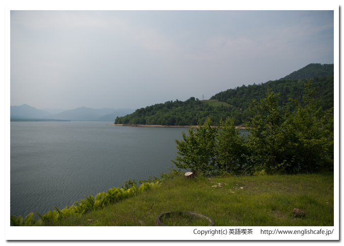 糠平ダム、場所を変えたところからのダム湖の眺め（北海道上士幌町）