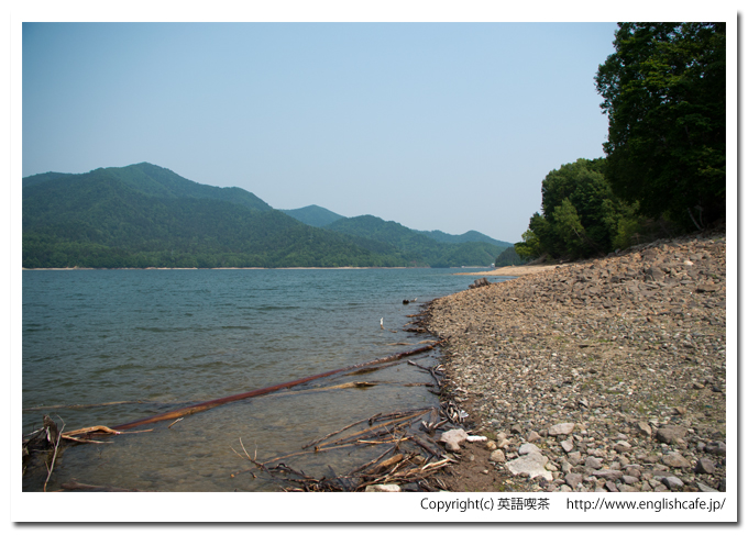糠平ダム、そこから堤体のある方向へ（北海道上士幌町）
