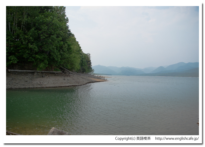 糠平ダム、ダム湖の先のほうへ（北海道上士幌町）