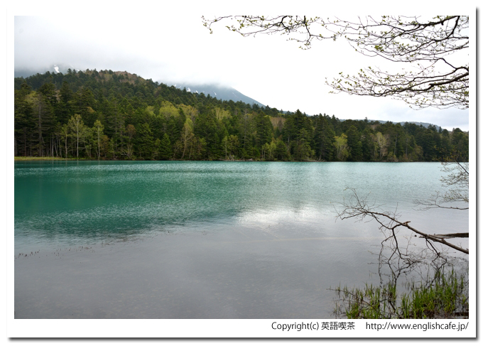 オンネトー湖、場所を変えて、そこから視線を移して（北海道足寄町）
