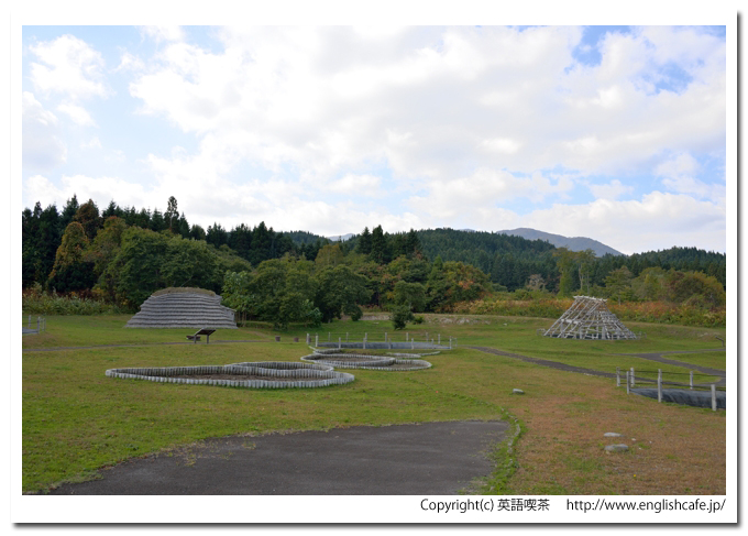 大船遺跡、大船遺跡の全体像を竪穴住居をおさめて撮影（北海道函館市大船町）