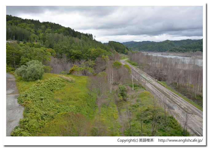 南大夕張駅（旧三菱大夕張鉄道）、廃線跡とシューパロ湖（北海道夕張市）