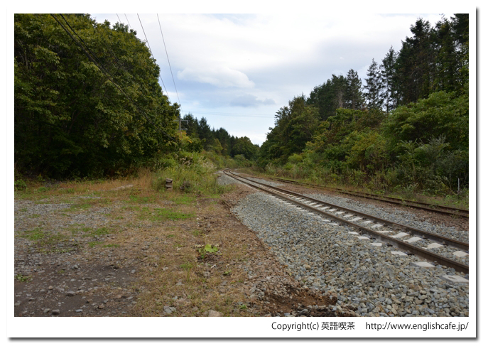 渡島沼尻駅（函館本線）、鹿部駅方面（函館方面）の様子（北海道茅部郡森町）