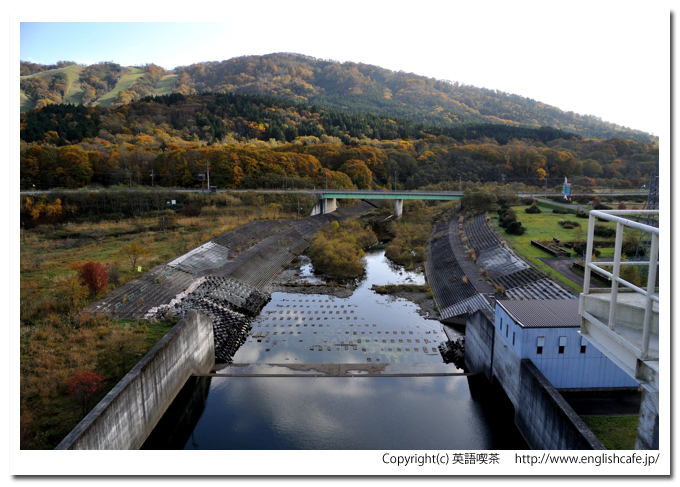 ２０１２年秋のピリカダム、ピリカダム洪水吐から見る景色（北海道今金町）