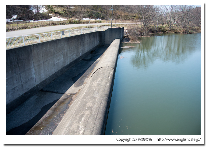 逆川ダムの放流溝（北海道檜山郡江差町）