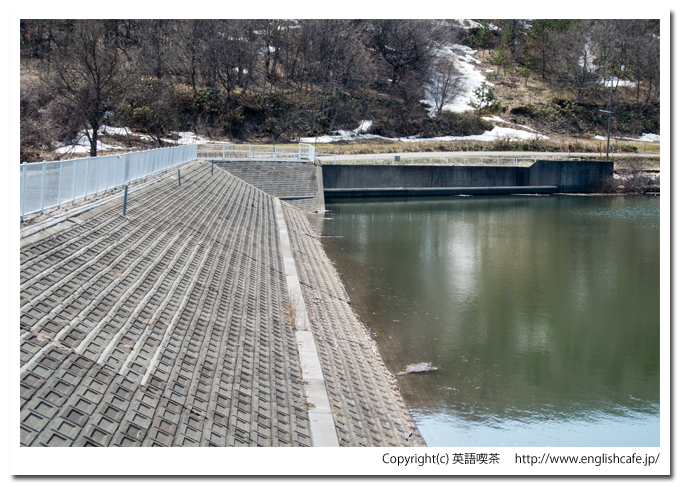 逆川ダムの堤体（北海道檜山郡江差町）