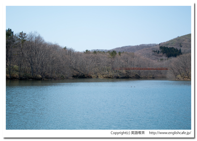 逆川ダムのダム湖と橋（北海道檜山郡江差町）