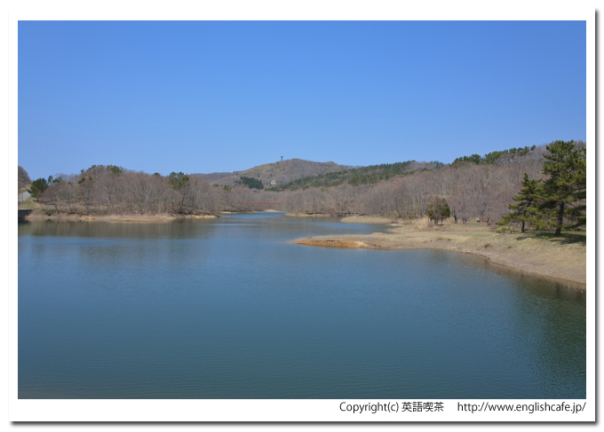 逆川ダム、逆川ダム堤体から見るダム湖の景色（北海道檜山郡江差町）