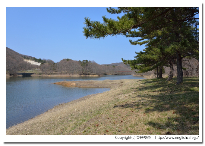 逆川ダム、逆川ダムのダム湖沿いから見る景色（北海道檜山郡江差町）