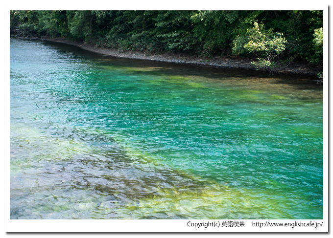 山線鉄橋、橋の上から川のほうを見る（北海道千歳市）