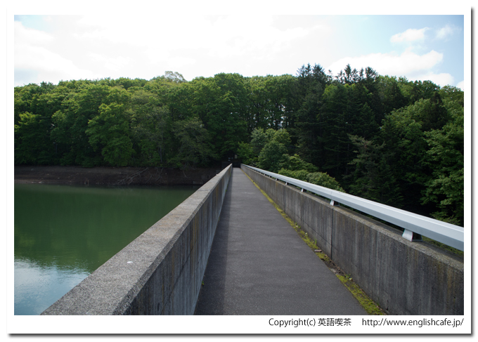 笹流ダムの天端（北海道函館市）