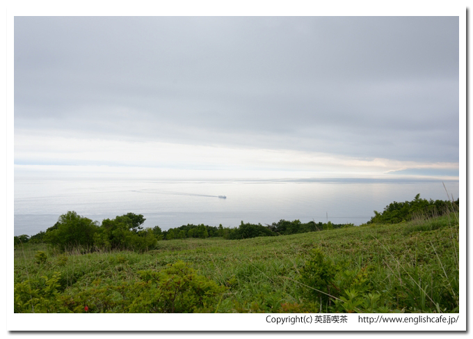 戦闘指令所跡、戦闘指令所側から見る海岸の景色（北海道函館市）