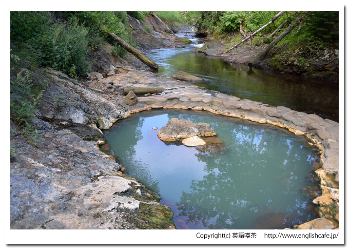 鹿の湯、鹿の湯の丸い湯船（北海道河東郡鹿追町）