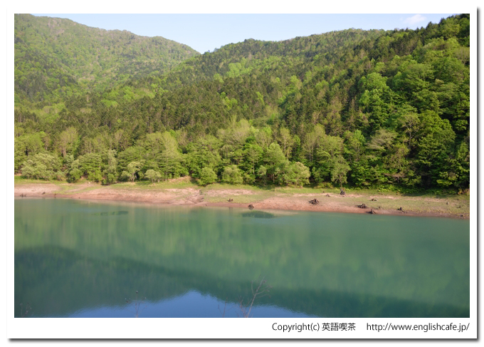 下新冠ダム、下新冠ダムの湖を方角を変えて撮影（北海道新冠郡新冠町）