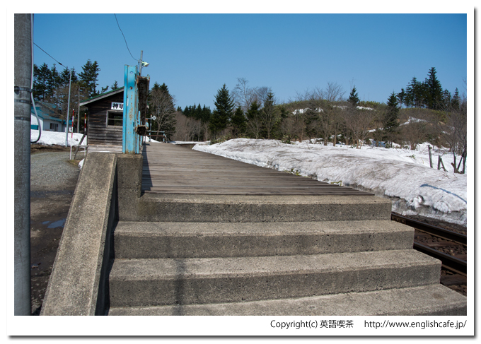 神明駅のホーム（北海道檜山郡上ノ国町）