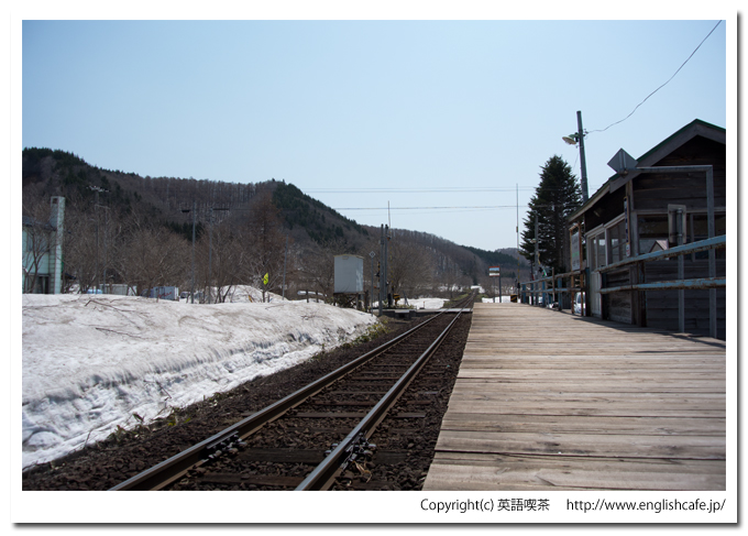 神明駅の木古内、函館行線路（北海道檜山郡上ノ国町）