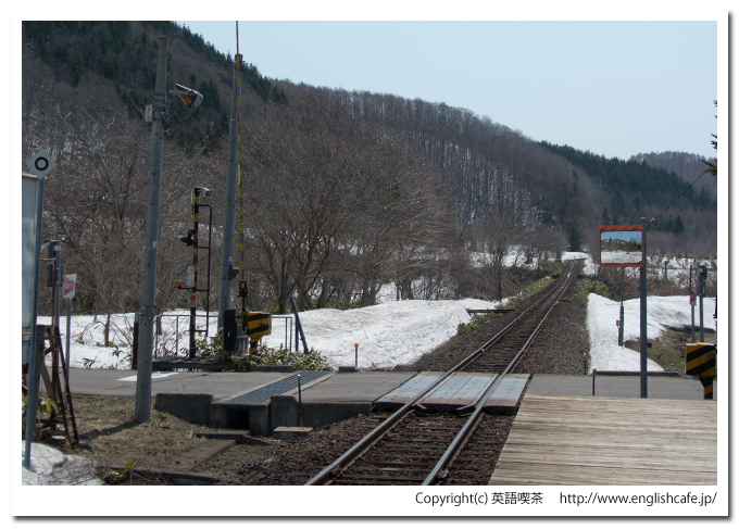 神明駅の木古内、函館行線路をアップ（北海道檜山郡上ノ国町）