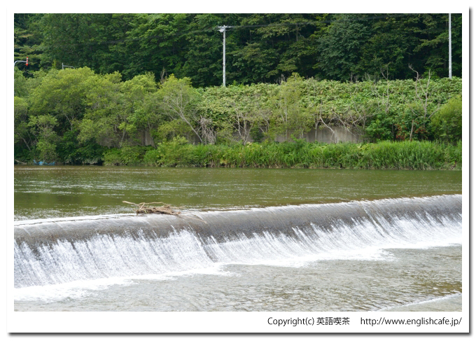 知内町親水広場（重内頭首工）、重内頭首工と水辺（北海道上磯郡知内町）