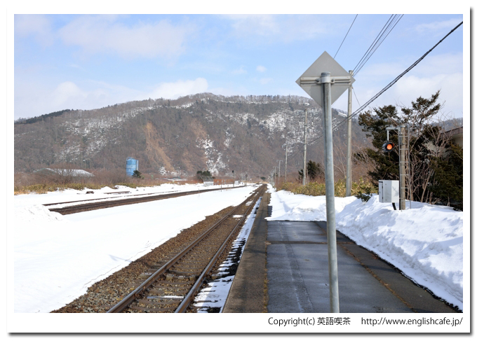 静狩駅、静狩駅の駅舎側のホームから、小幌駅方向を見たところ（北海道山越郡長万部町）