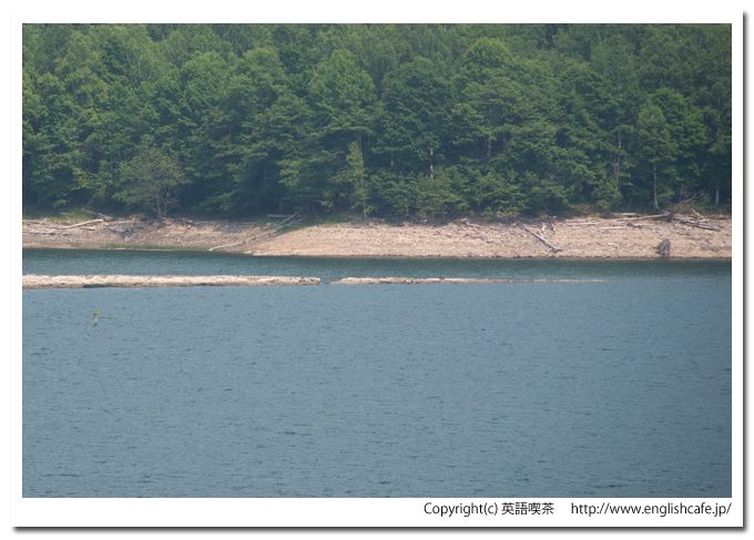 タウシュベツ展望台から見るタウシュベツ橋梁のアップ右側（北海道上士幌町）