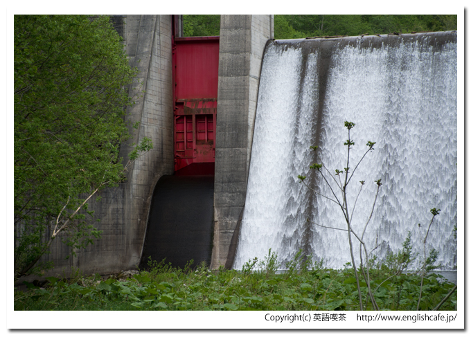常盤ダムのローラーゲート（北海道赤井川村）