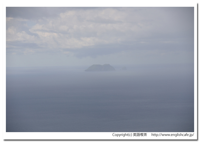 松前町営牧場上の展望台、展望台から眺める渡島小島（北海道松前郡松前町）