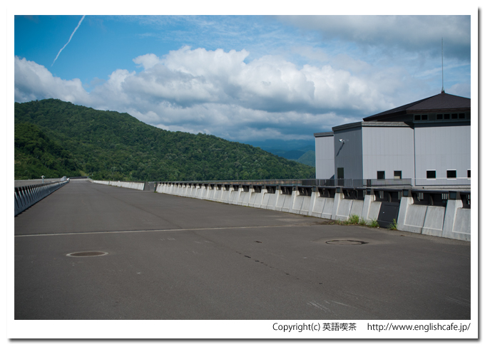 忠別ダム、天端から（北海道美瑛町）