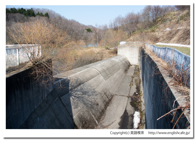 うぐい川ダムの排水溝の上（北海道檜山郡江差町）