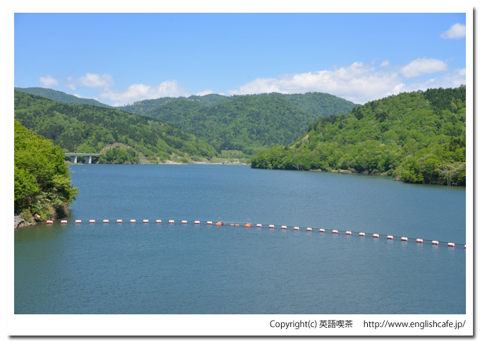 浦河ダム（北海道浦河郡浦河町）、浦河ダムの天端から見るダム湖