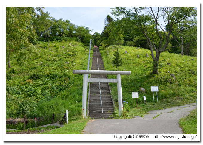 歌笛神社、歌笛神社の鳥居の前から（北海道新ひだか町）