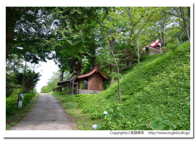 歌笛神社、鳥居からしばらく歩いてきたところ（北海道新ひだか町）