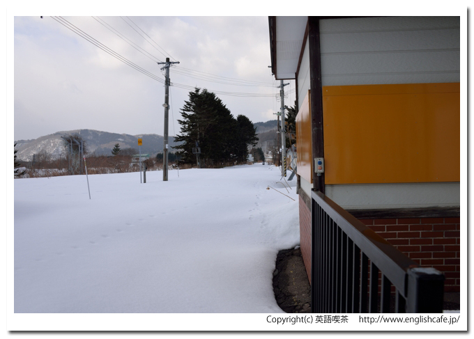 湯ノ岱駅の冬（旧江差線）、湯ノ岱駅の冬景色の旧駅舎の反対側へ（北海道檜山郡上ノ国町）